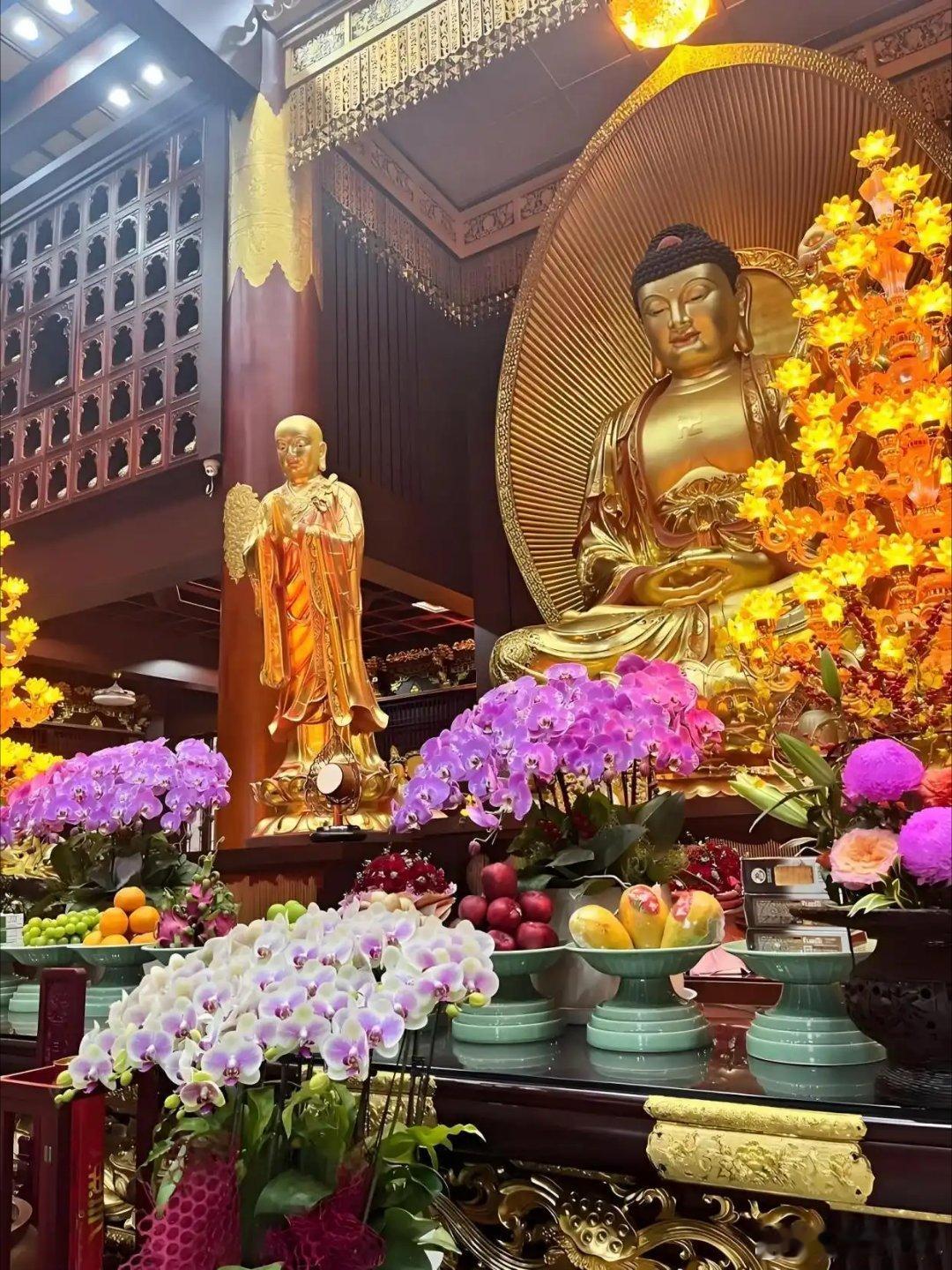 【佛前供花的十大功德】若有众生奉施香华。得十种功德。何等为十。一者处世净妙如花。