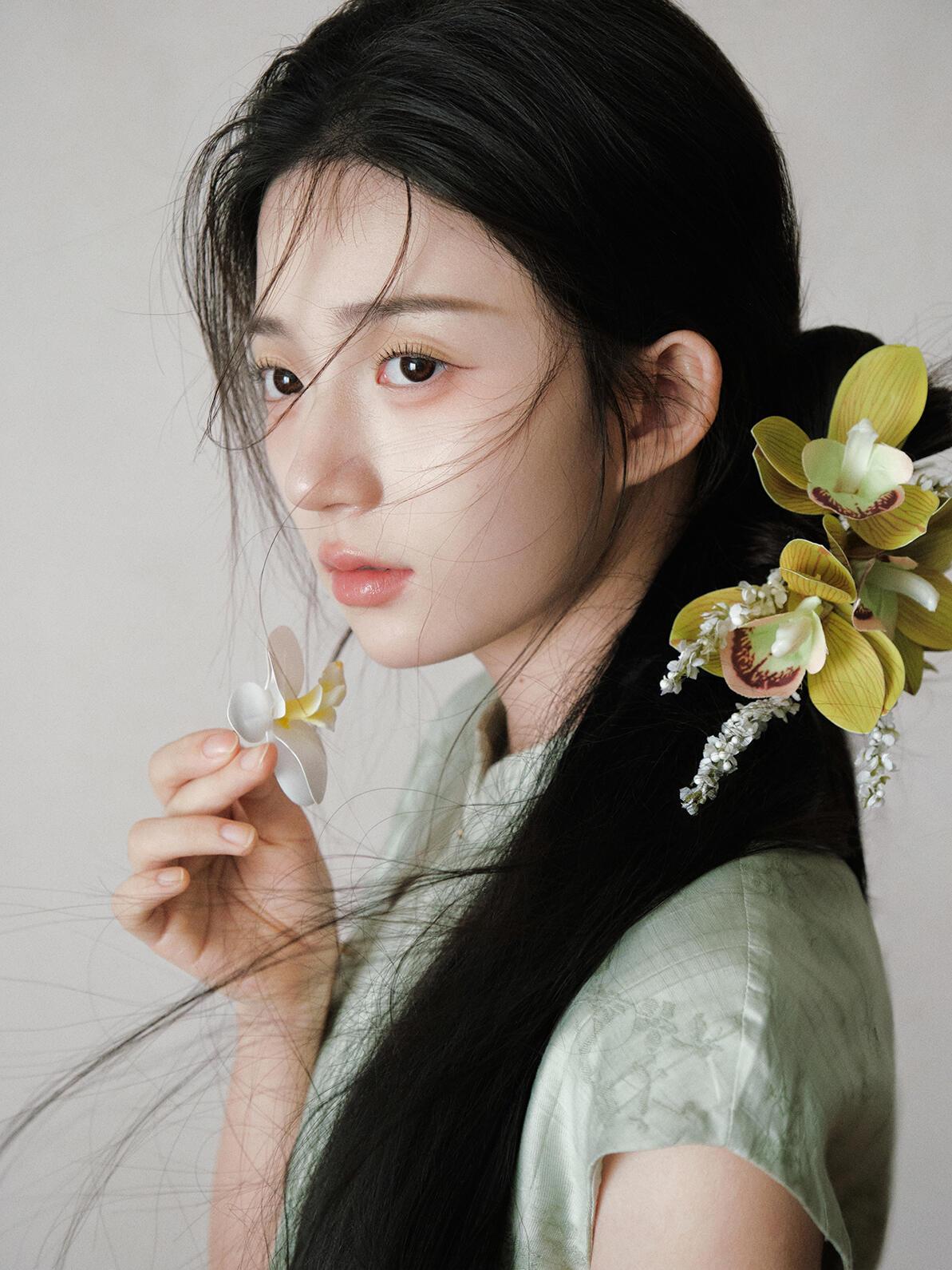 光影对“清雅”质感的塑造，像这组作品的处理，精准抓住了“柔而不寡”的度：漫射光均