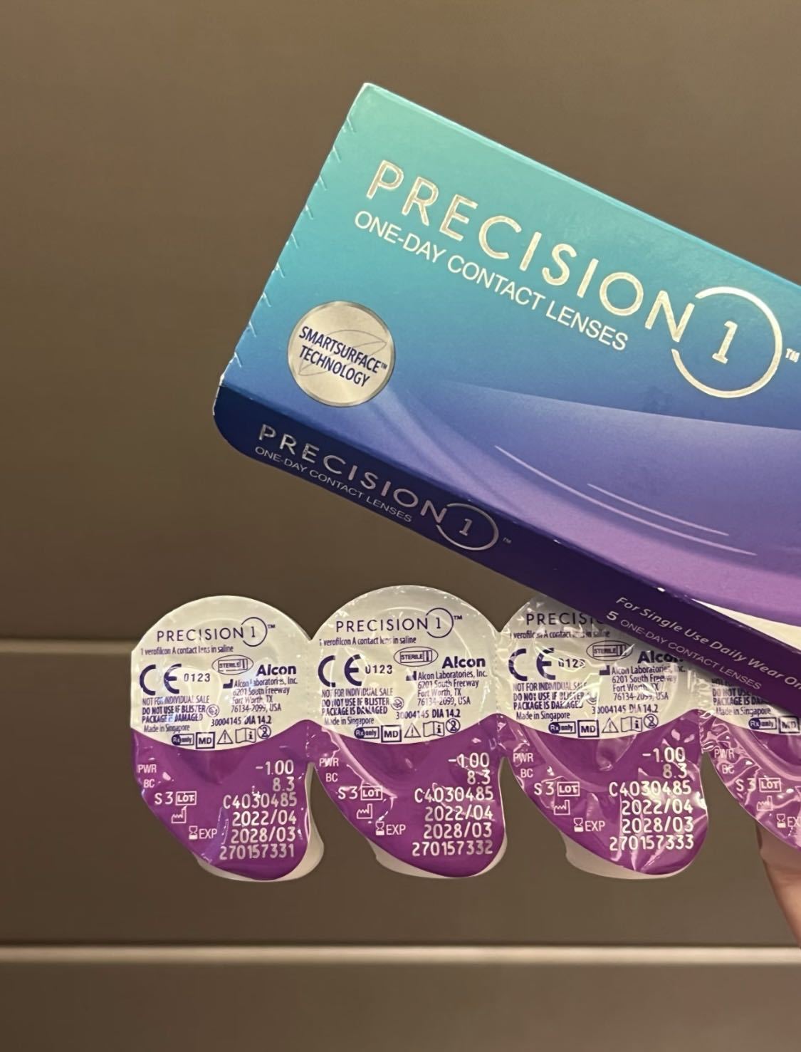 好物分享就从它开始吧！非常推荐🫡这款是1-800 Contacts的隐形眼镜•