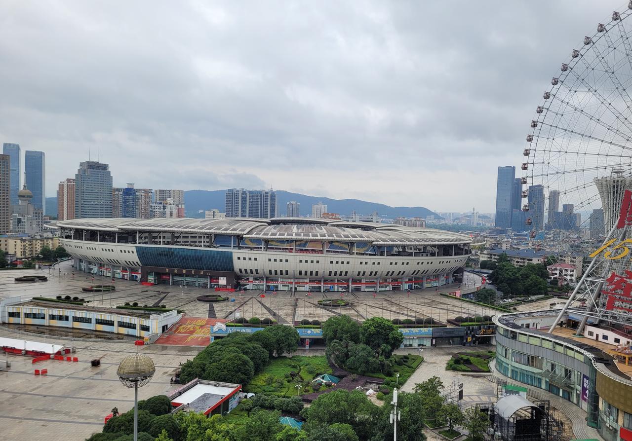 长沙与北京同此凉热！超过上海了。

从29日~31日长沙已连续三个下雨天，天空启