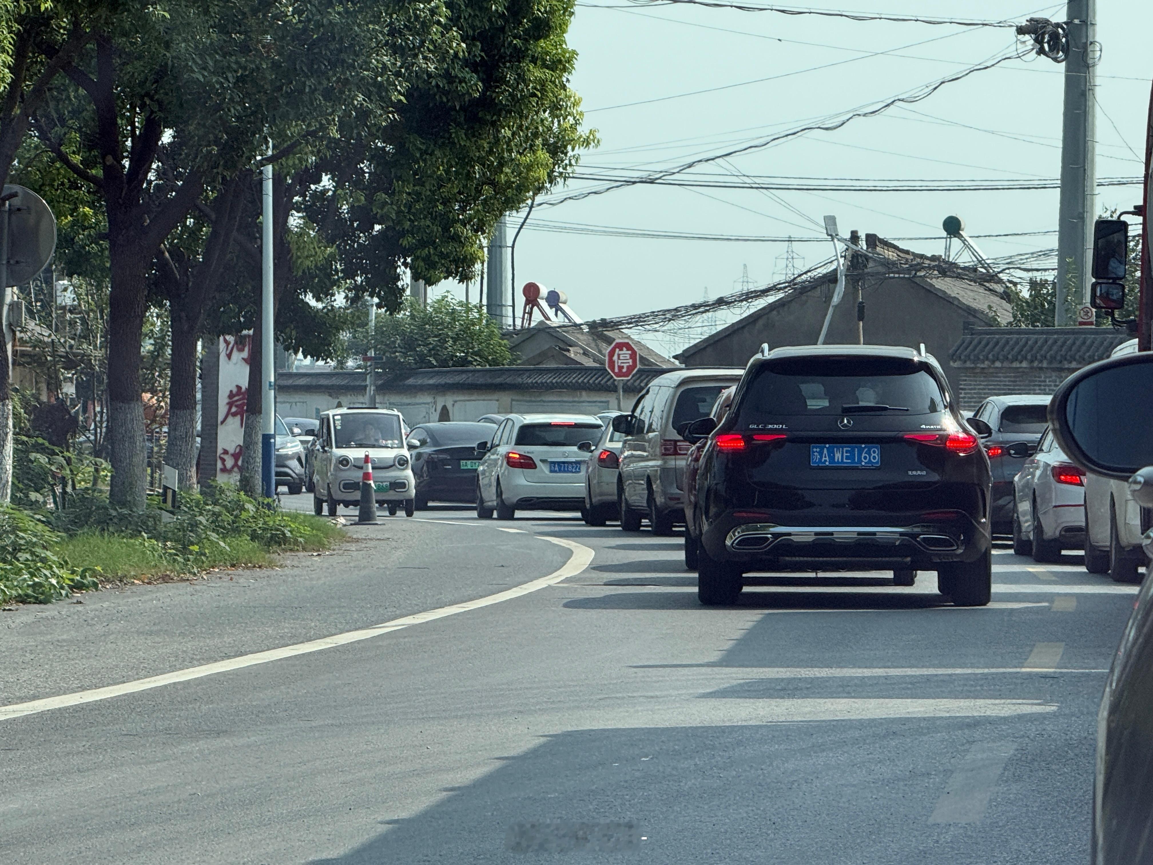 双向单车道硬是被一帮大聪明变成了单向双车道 ​​​