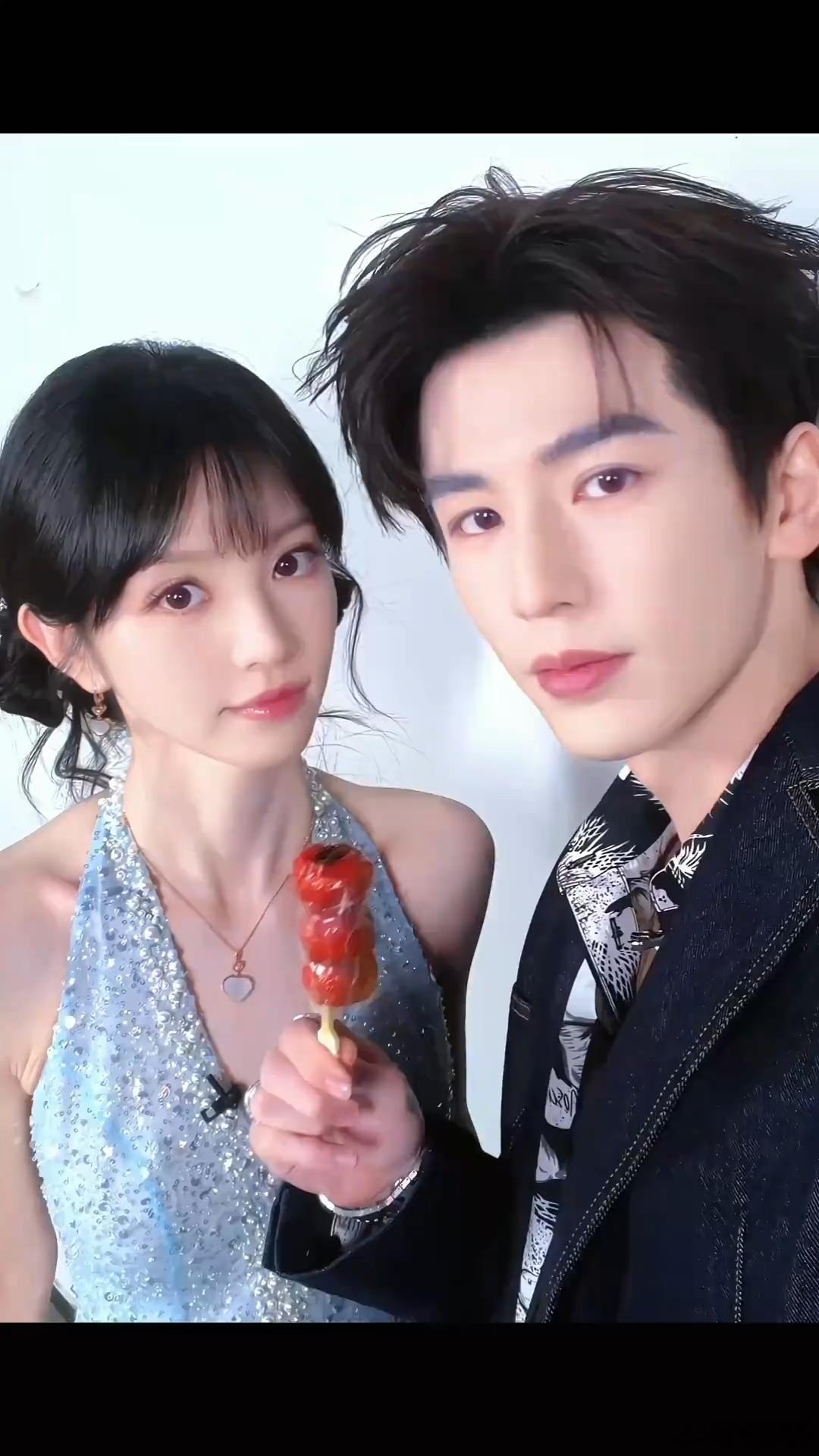 张凌赫田曦薇糖葫芦转场视频okok 