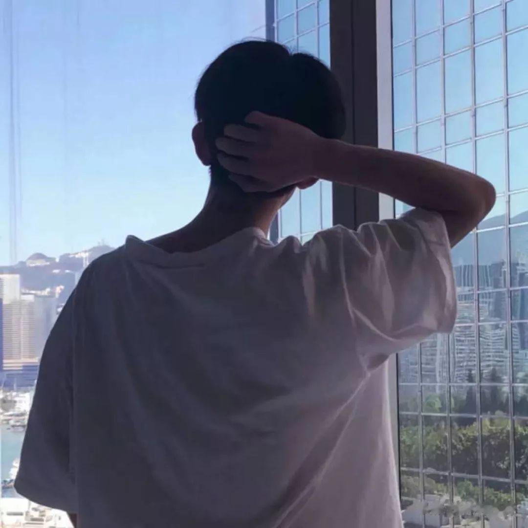 年初网上认识了一个女孩，离婚了不想再婚，聊了一个星期约了见面，当天晚上酒店一起过