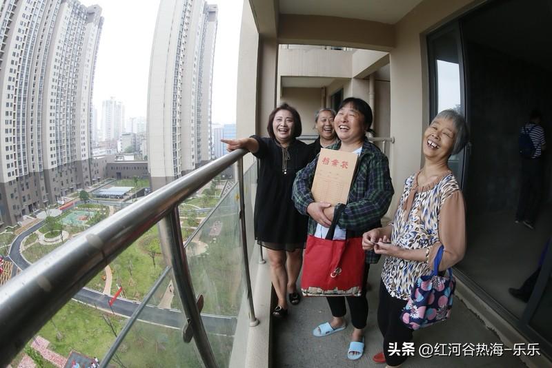 90后、80后买房最在乎的因素，还是教育资源。
大家看看你所在的城市，只要是小区