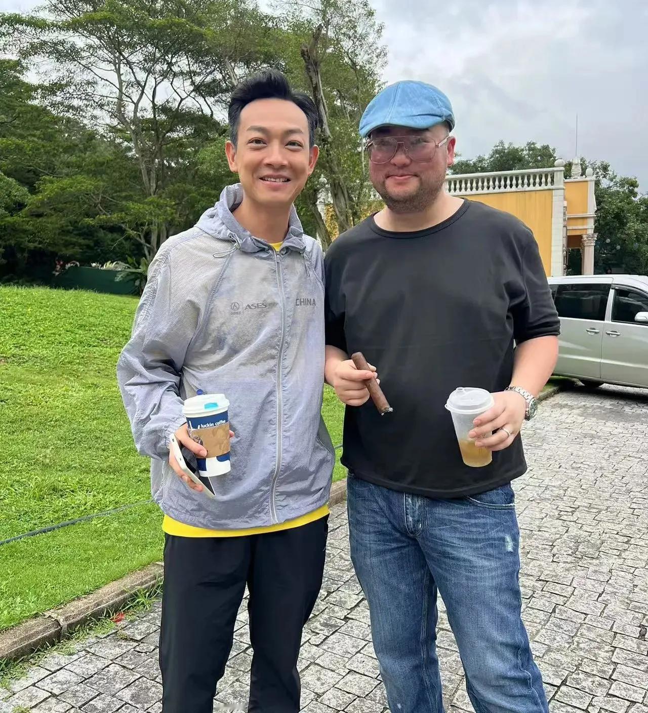 还认得梁烈唯旁边的TVB男星吗？胖了很多，差点认不出来了
他是一名星二代，千禧年