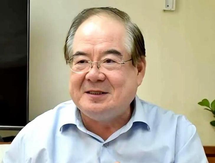 国民党副主席李乾龙，今年77岁，前段时间随团访问大陆时，做了一件让人动容的事：面