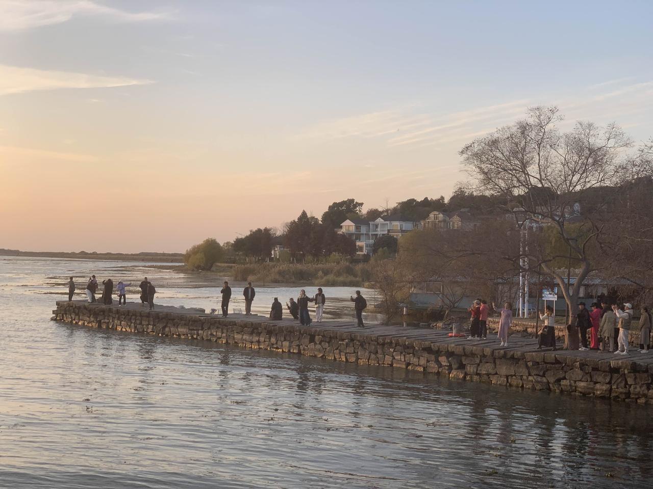 一只股票，不是靠炒作就能赚钱的，有条件的话，还要自己去实地考察一下。当然了，不是