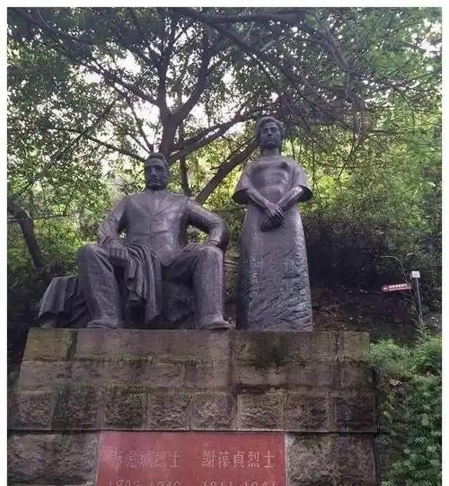 1947年，几个特务，扯下了杨虎城夫人谢葆真的裤子。就在牢房里。当着所有人的面。