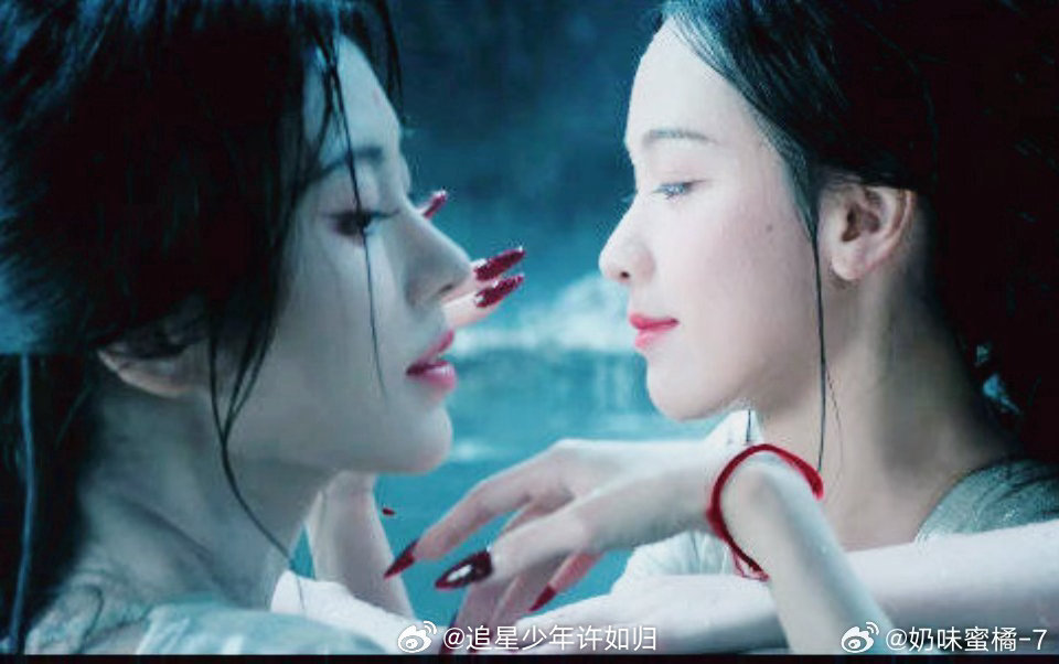 月鳞绮纪追剧团复刻双狐开大名场面 追剧团这波操作太会了！前有露芜衣雾妄言重现跳舞