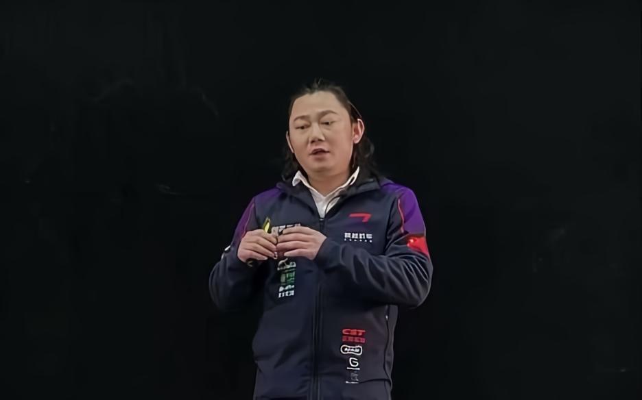 张雪机车火了！在葡萄牙赛道上，WSBK世界超级摩托车锦标赛，中国车队张雪机车短短