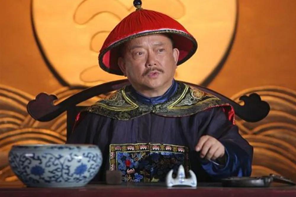 嘉庆四年正月初三，乾隆驾崩才十六天，和珅便被押入大狱。抄家清单呈上来，珠宝、田产