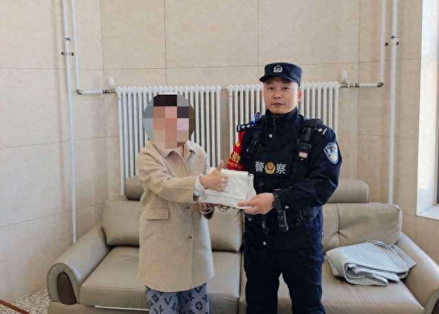 佳木斯铁路公安处鹤岗火车站派出所：一日内接连帮旅客寻回失物 暖心服务解民忧