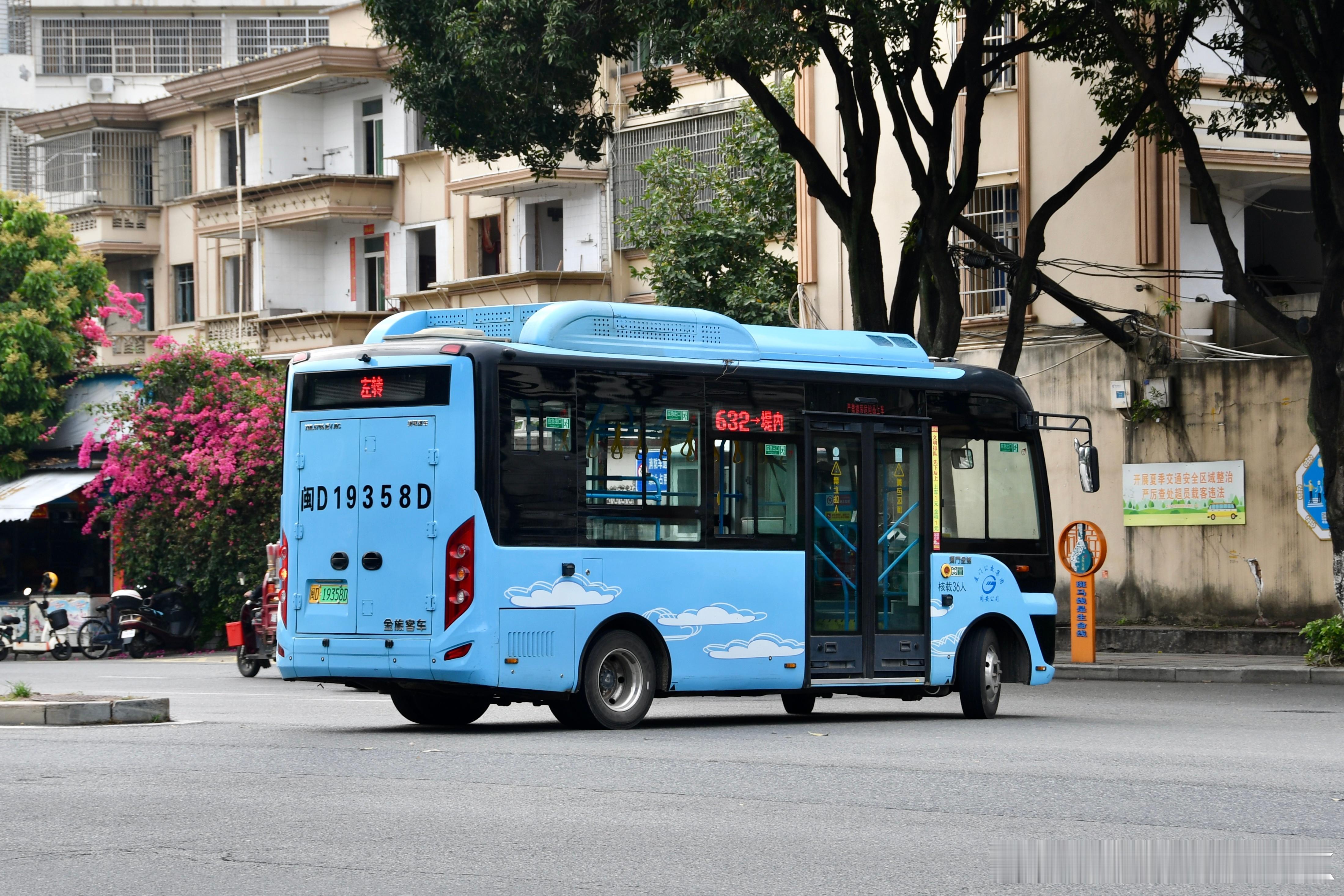 厦门·同安区，打卡金旅小北极星。附带两个有排放的车