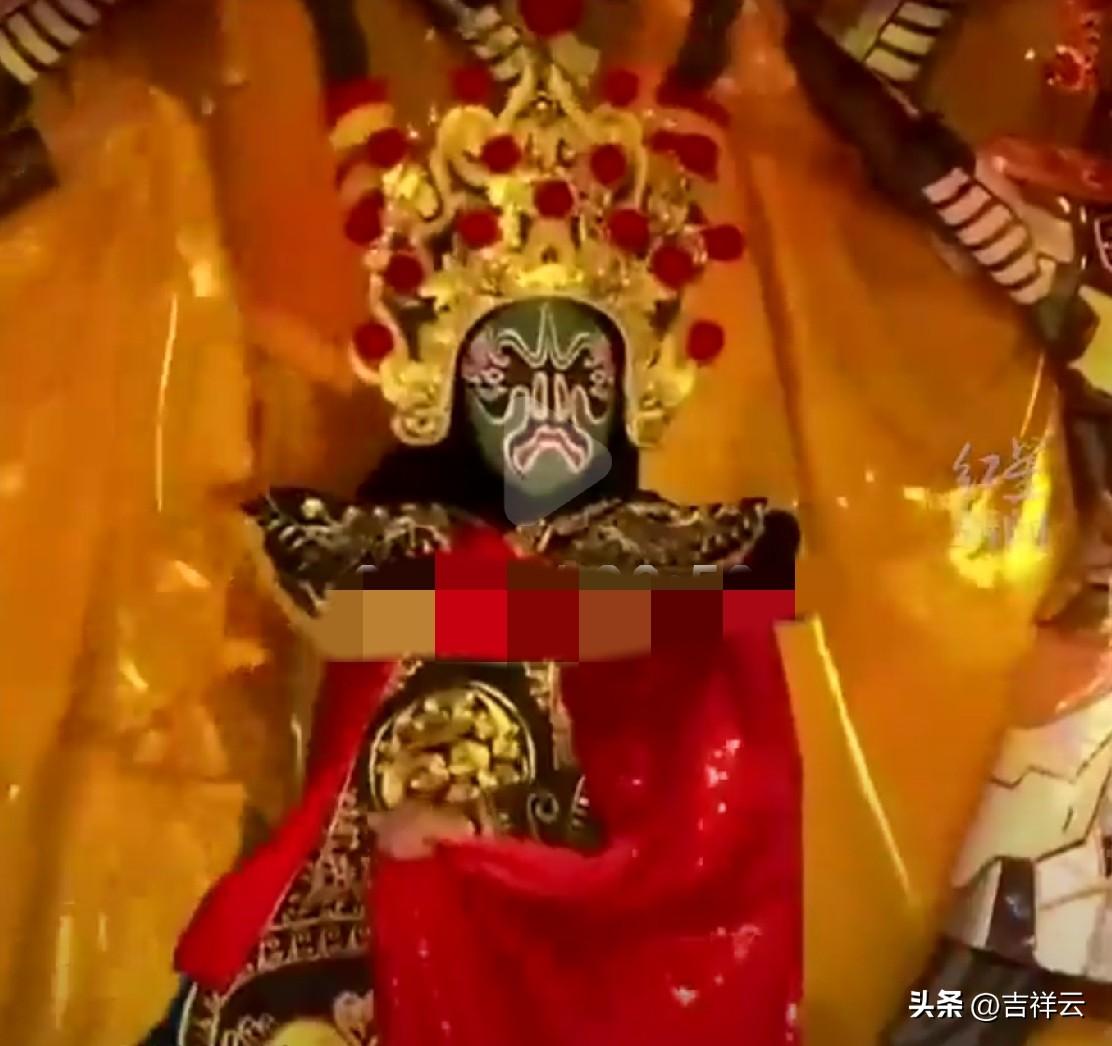 川普变脸让川剧变脸自叹不如。川剧变脸是中国四川传统戏曲的绝技之一，通过抹脸、吹脸