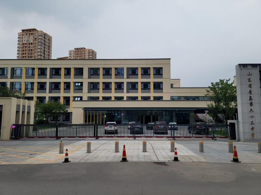 在很多人印象里，李沧教育不显山不露水。东李出名的是众多改善楼盘，教育领域一直很低