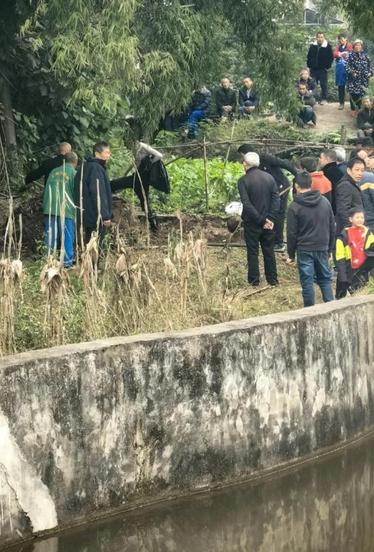 到埋了都联系不上自己的儿子，好在左邻右舍亲戚朋友的帮忙，所以生命的意义究竟是什么