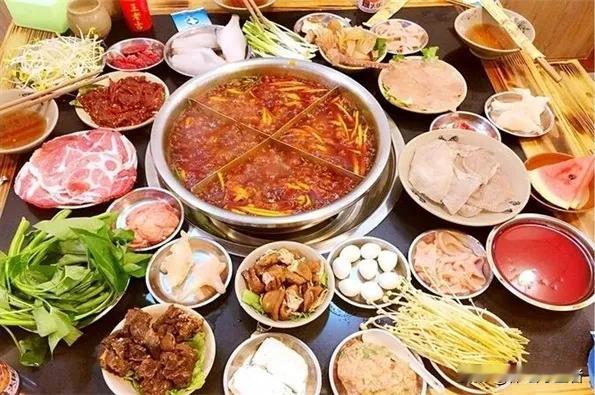 俗话说的好，樱桃好吃树难栽！火锅好吃味难除。
火锅作为发源于川渝地区的一道美食，