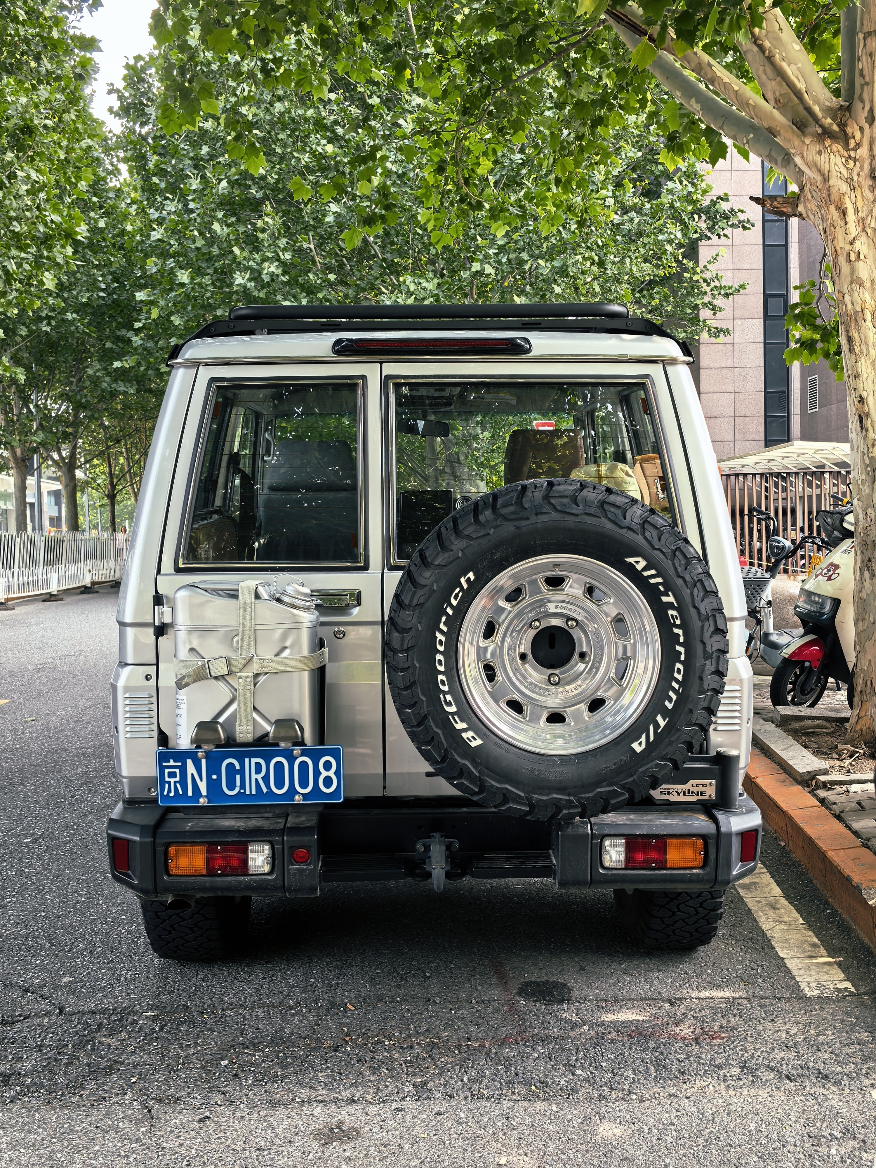 Toyota Land Cruiser LC71丰田 逛个街发现一台好看的丰田，