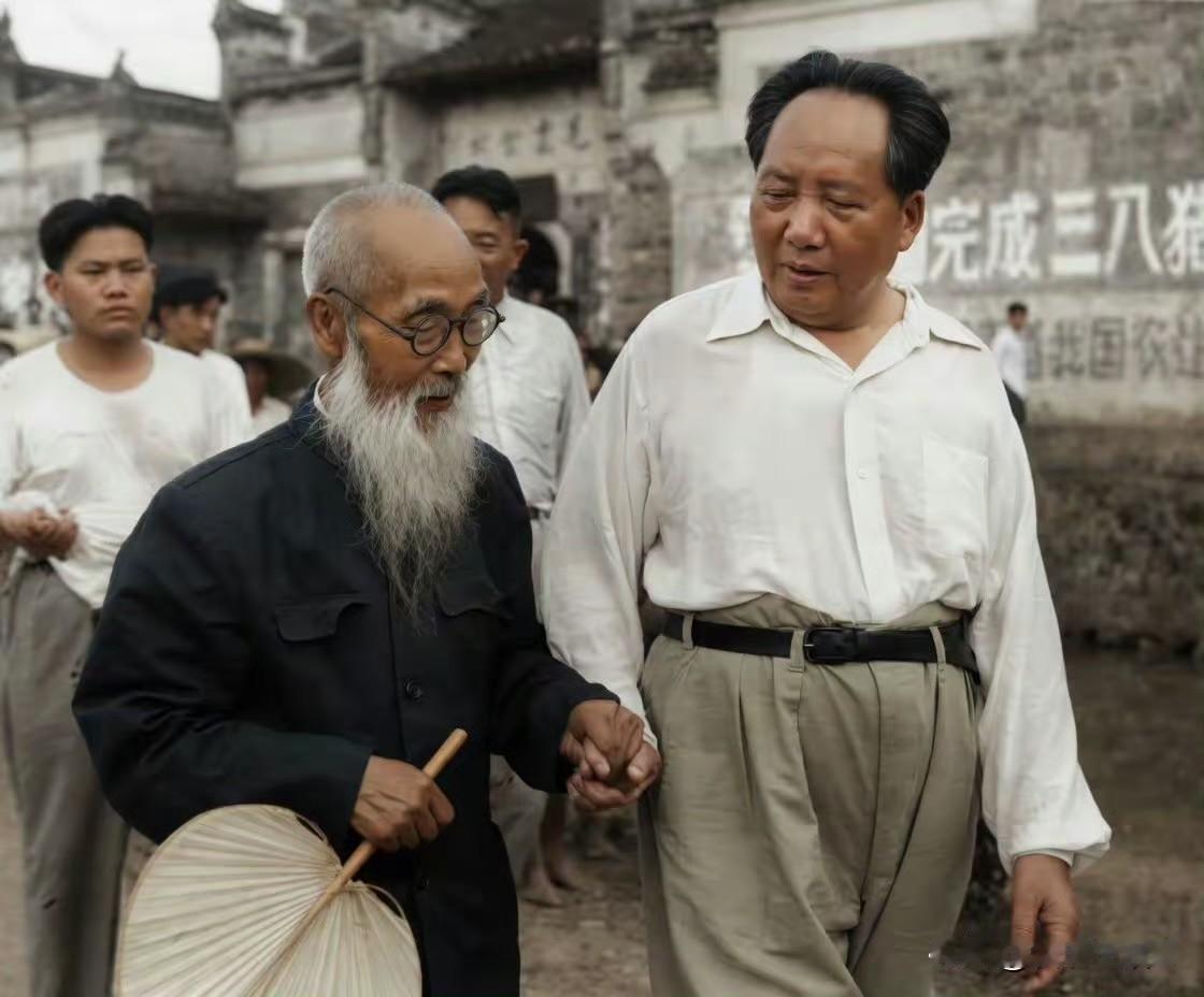 故乡行……他手拉着故乡乡亲的手，感受着故乡的温暖，他是领袖、也是离家远行的的儿子