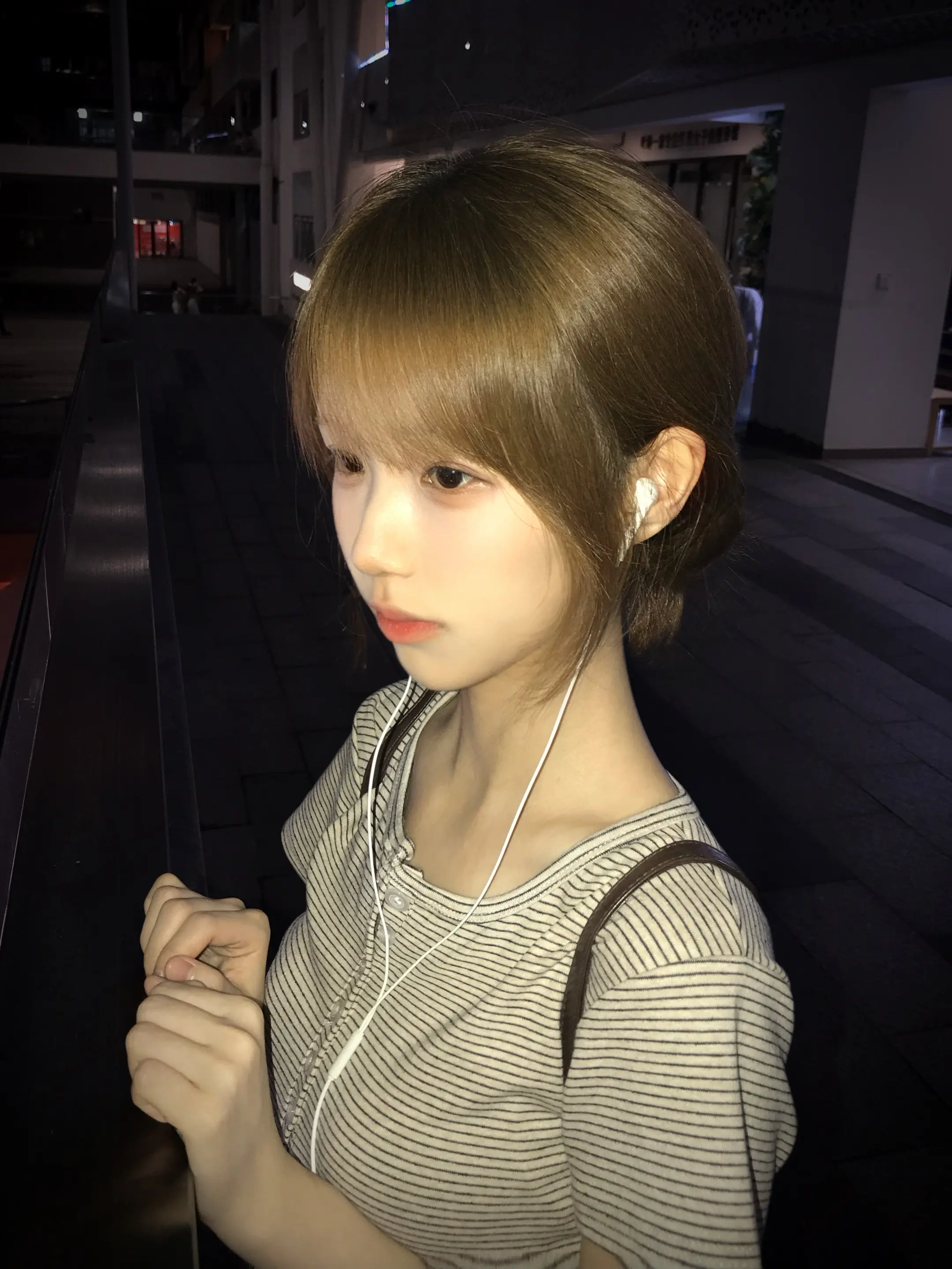 你牵我的画面 又浮现在我眼前