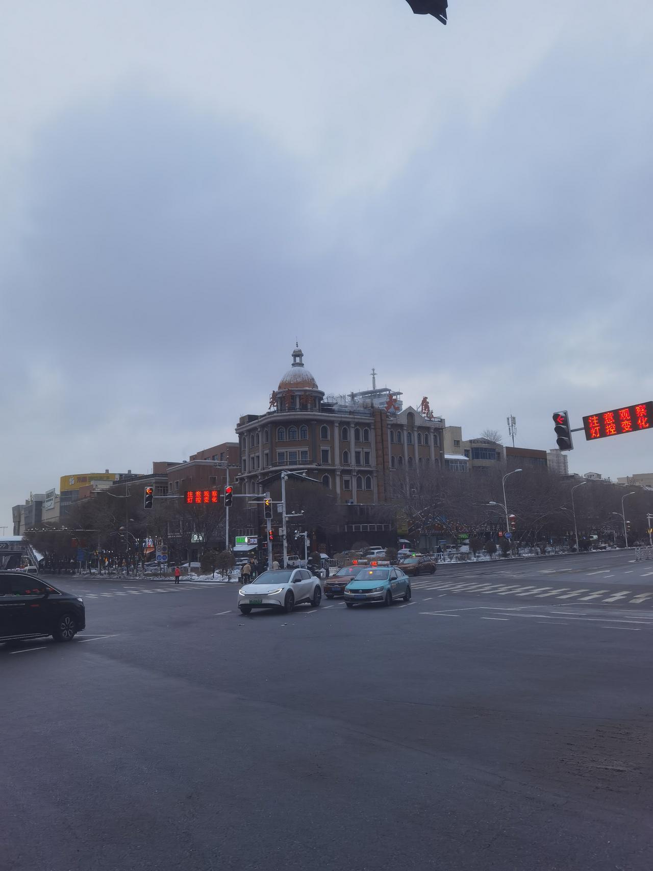 低温天气，晚上早点回家，尤其是心脑血管疾病和爱喝酒的人，不可在外逗留