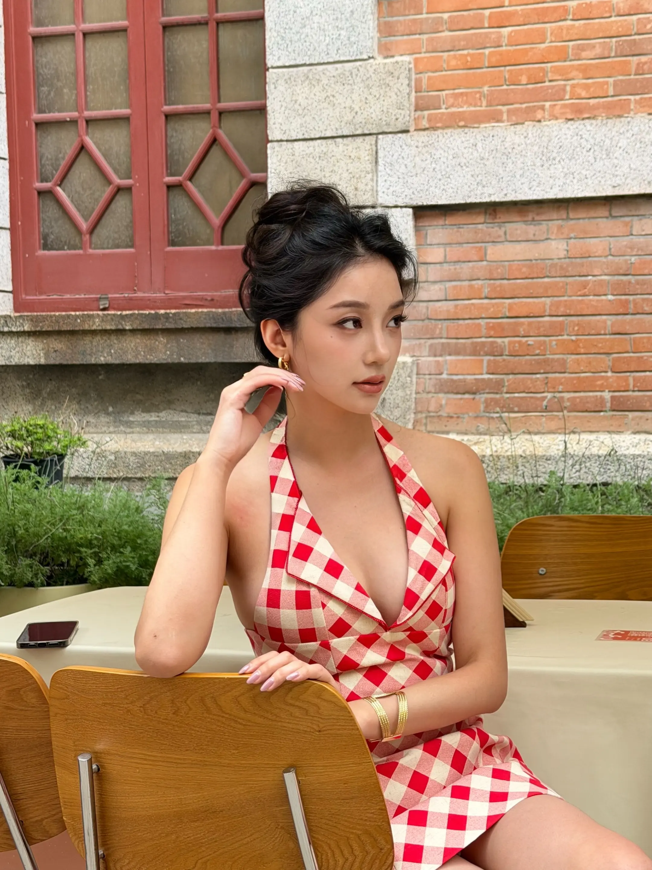 我会拿韩语跟他说：“ 欧巴정신차리 ”✨。