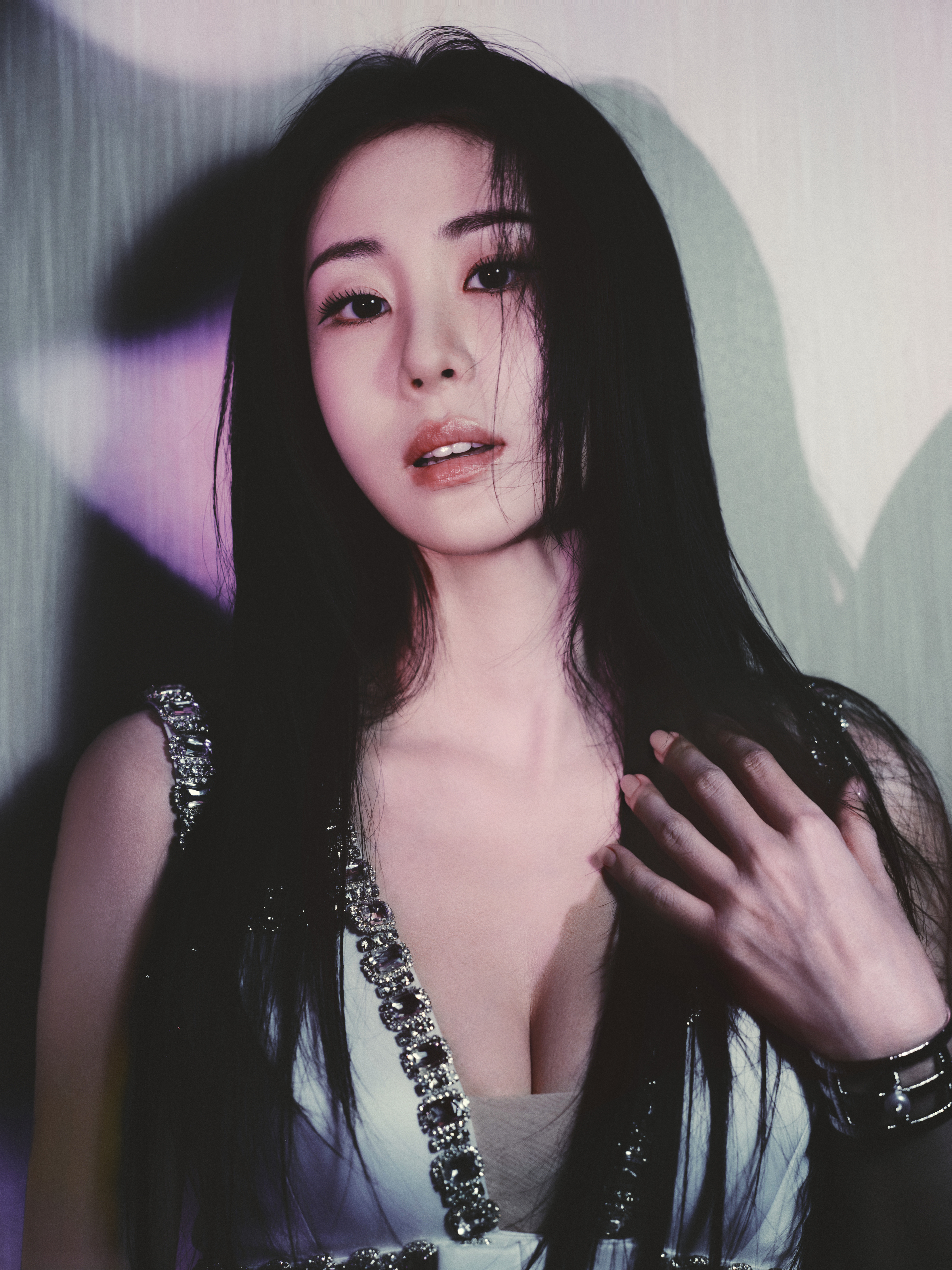 张碧晨连发9个捂嘴哭期待张碧晨第三张专辑《Echoes of Now》实体CD?