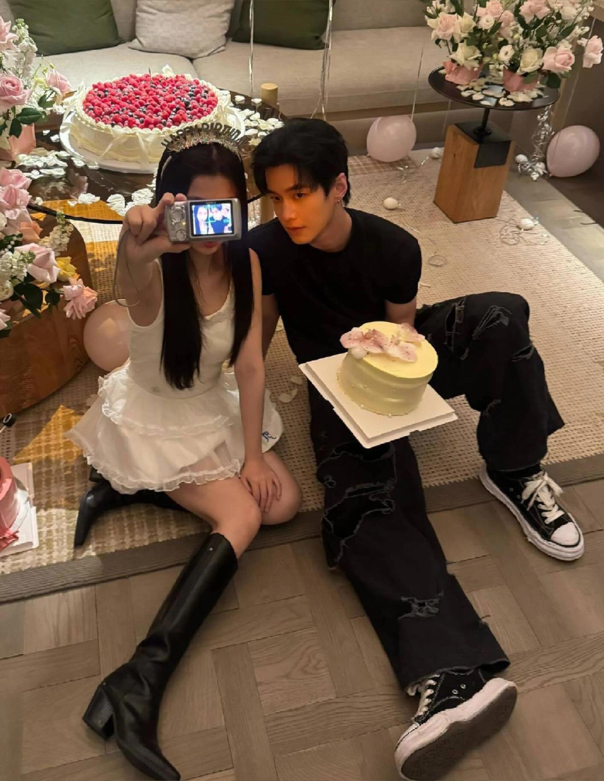 这个蛋糕有人get到吗 鱼烧有心了这个是蛋糕上的装饰是蝴蝶兰，兰花的一种“欣欣向