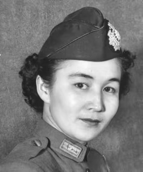 1955年，上海举行了一场公开的处决大会，被执行死刑的是个看起来像普通家庭妇女的