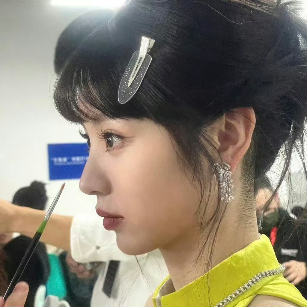 诚邀大家欣赏田曦薇的名品侧颜 