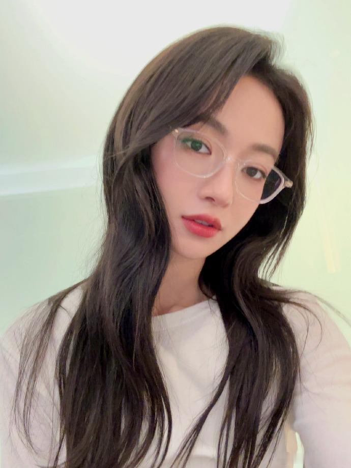 吴谨言高智感吴谨言戴眼镜高智姐感 吴谨言戴眼镜高智姐感🈶，真的是非常的美，非常