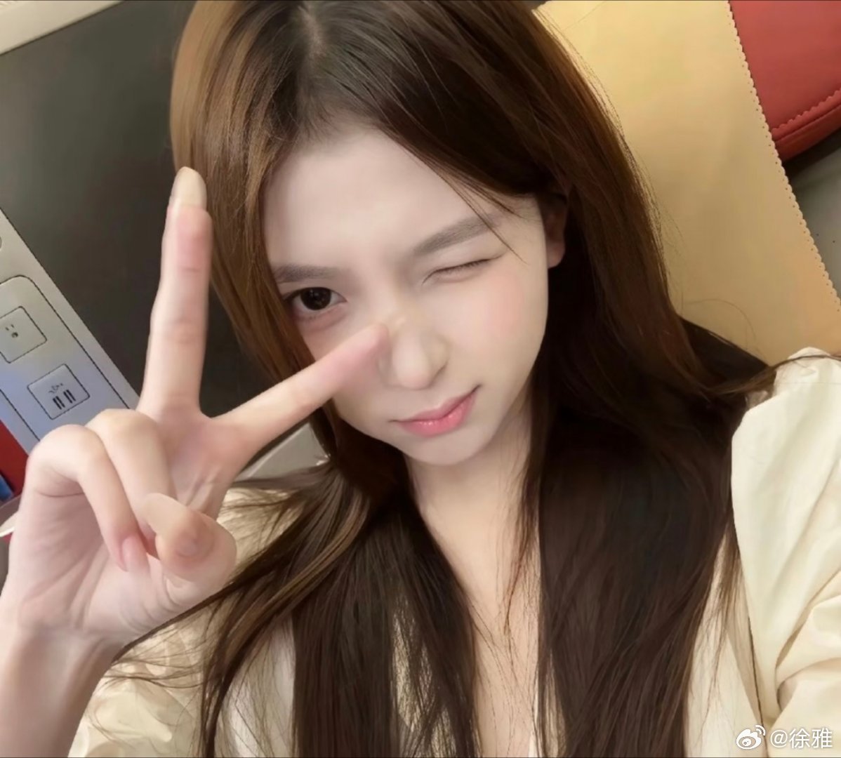 温柔女头像。 