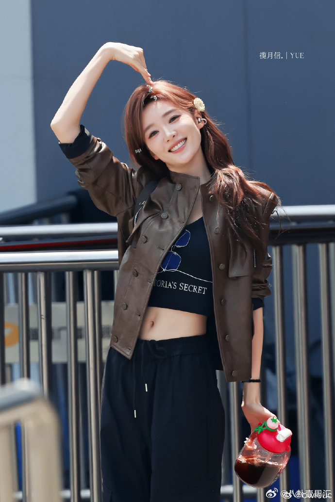 张月张月镜头乘风初见面直播乘风2026 谁被张月的走秀惊艳到！又酷又飒，镜头感真