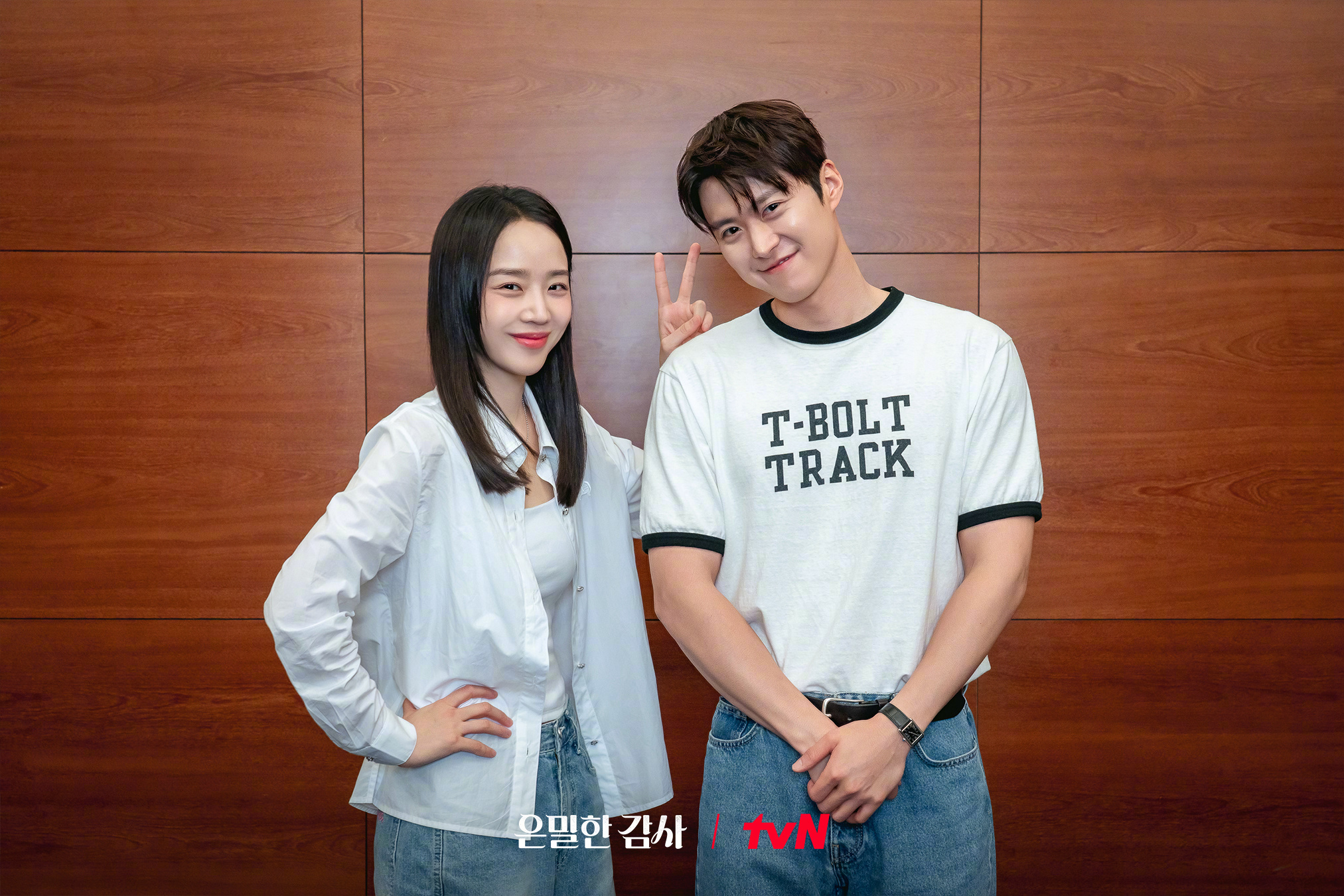 申惠善孔明金材昱洪华妍 主演tvN新周末剧隐秘的监察 公开剧本研读照。该剧讲述隐