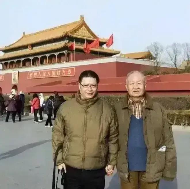 晚年的戚本禹

戚本禹是一个乐观，健谈之人，他的后半生同样过的很精彩。

198