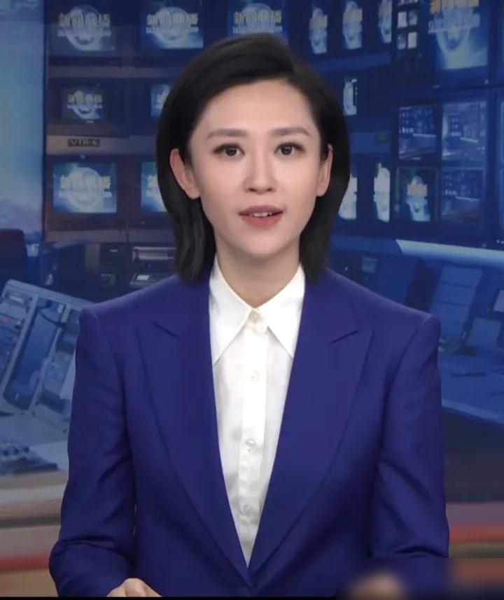 昨天晚上新闻联播的主持人是清丽脱俗、精美如画的王音棋，说实话，王音棋主持新闻主持