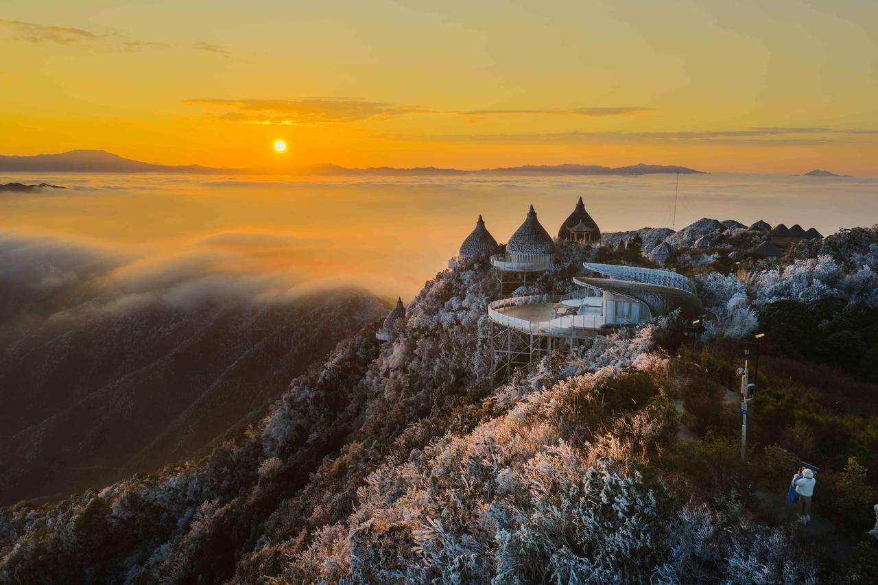 庄子《天地》之三

夫子曰：“夫道，渊乎其居也，漻（liao）乎其清也。金石不得