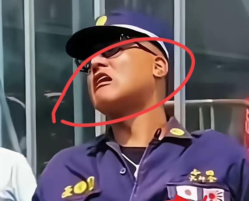 震惊！刷到日本男子使馆前狂吠，才懂抗战剧根本没夸张！
 
刚刷到个视频，直接看傻