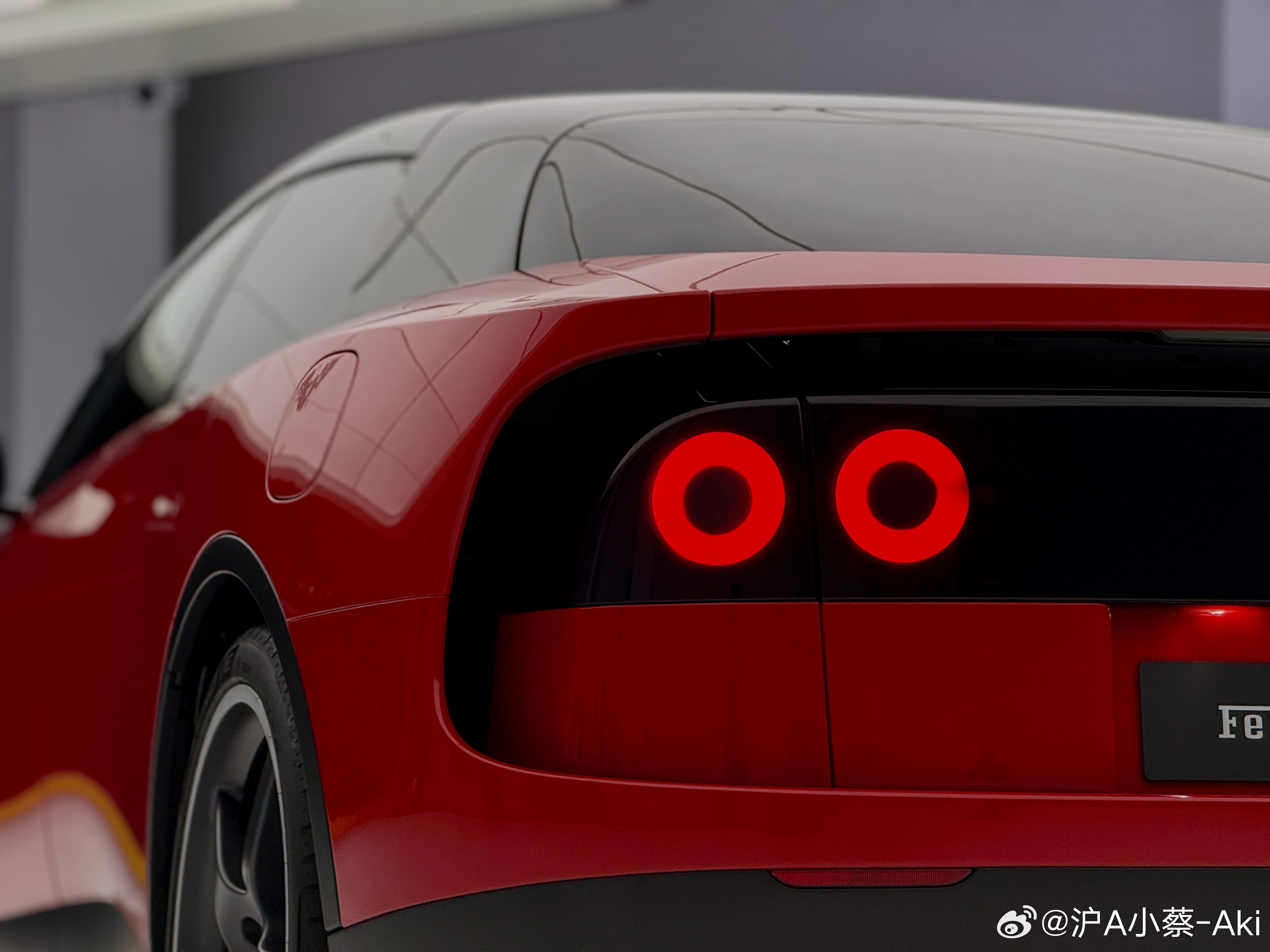 法拉利Luce亚洲首秀拥有“光”的价格是：398.8万元起 上海·上海当代艺术博