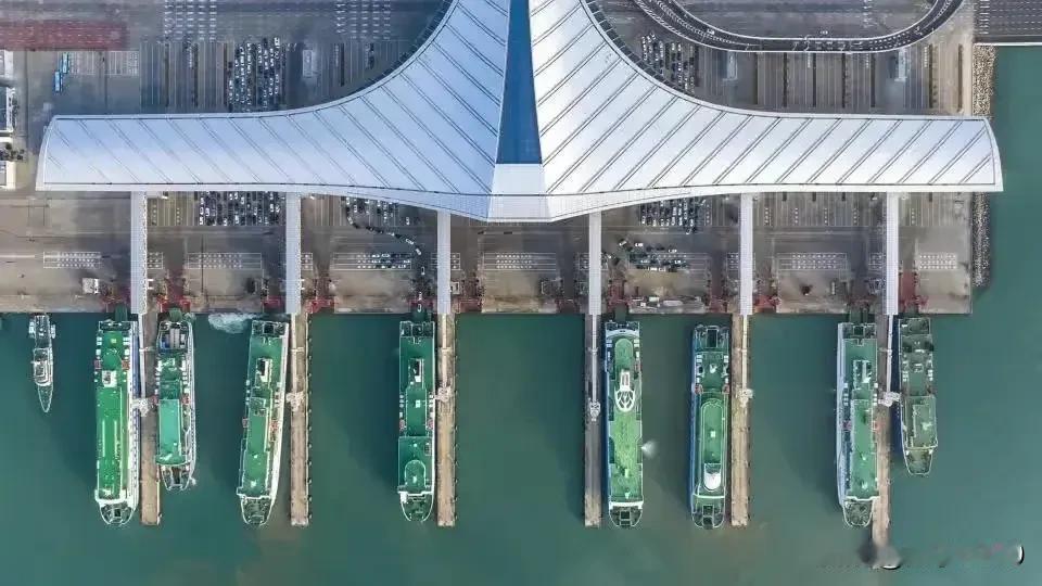 #新能源车主海南离岛：有人买不到船票只能请年假#

个人觉得，这是目前唯一的办法