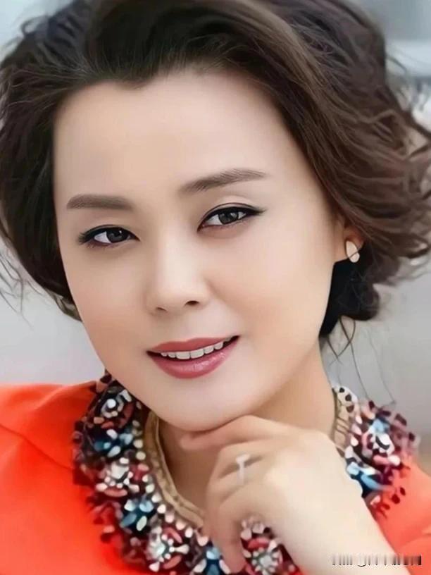 还记得她吗？梁爱琪，1977年出生，如今47岁，她可是出演“富婆”专业户，如今依