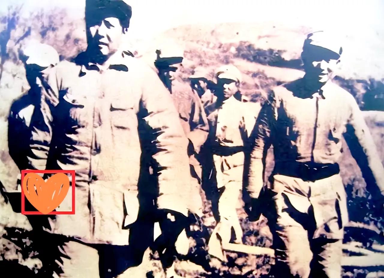 珍贵的历史照片。
这是一张1943年，毛主席到南泥湾视察生产时，留下一张珍贵的历