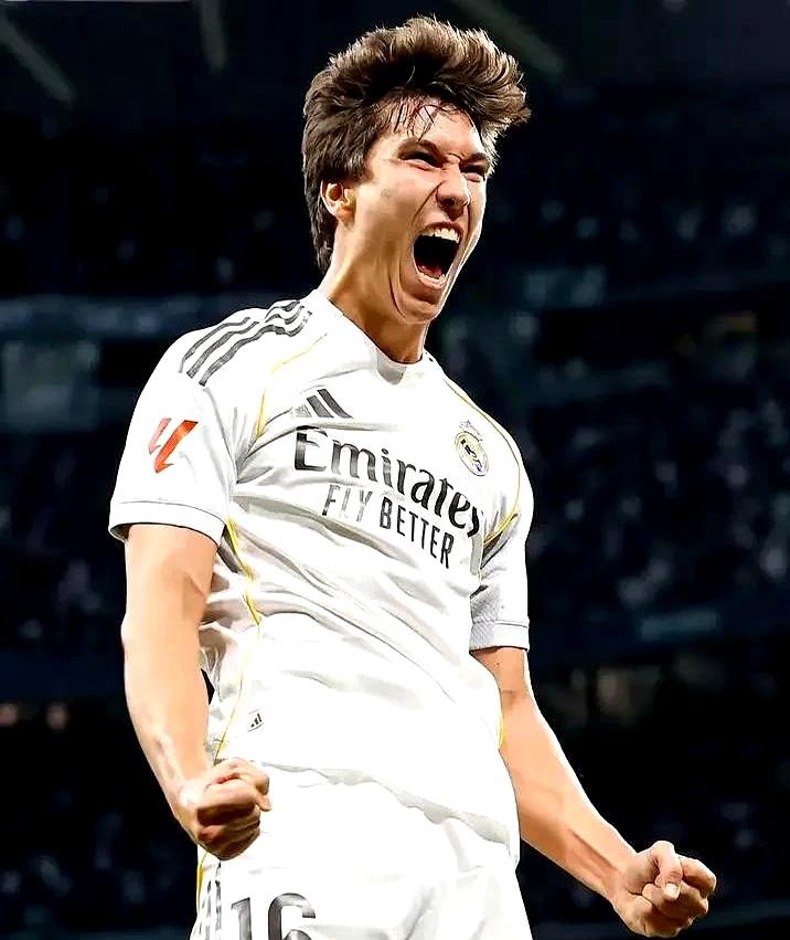 皇马5-1贝蒂斯，结果一出，评论区直接炸锅！
 

说没中锋？贡萨洛直接戴帽，头