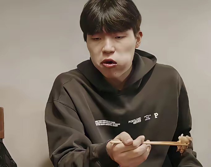 去NBA闯荡的中国球员，一般都有一个比较响亮的称号。比如易建联的名号是“太空易”