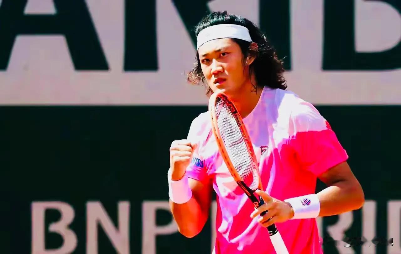 张之臻今晚21:00与🇷🇺梅德维杰夫争夺ATP500🇩🇪哈雷男单八强席位