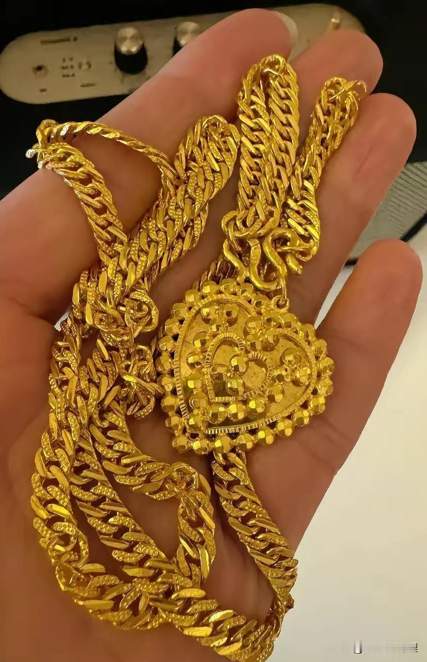 这金价怕是彻底疯魔了吧？

眼瞅着从年初的600出头，一路像是坐了火箭飙到快90