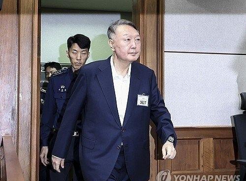 尹锡悦透露发动戒严原因，大意就是说韩军士兵生活条件极差，已经住着锈迹斑斑的老房子