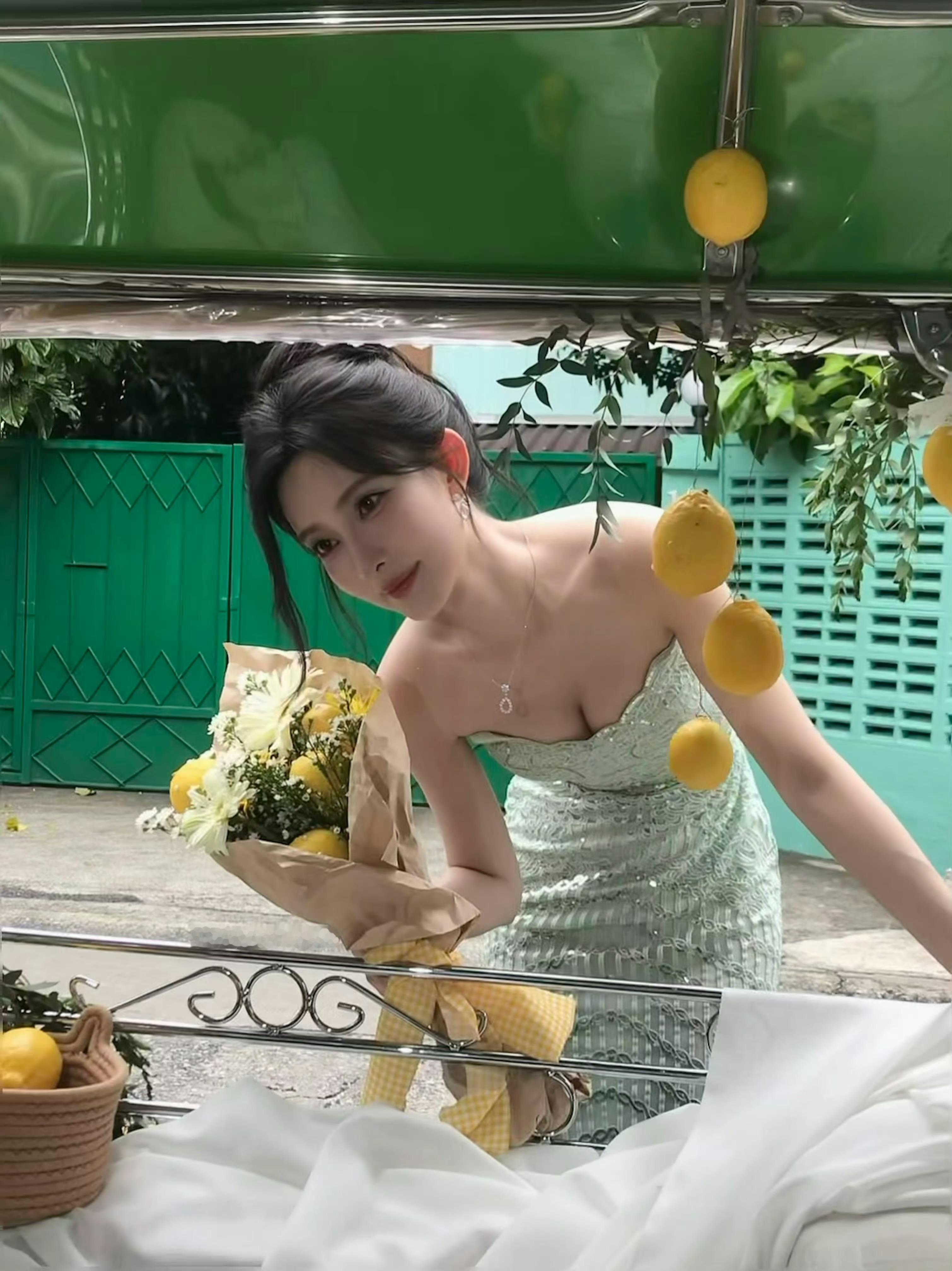 孟子义好长一条人孟子义好美 孟姐越来越美了！在泰国开见面会时的状态就超好！《尚公
