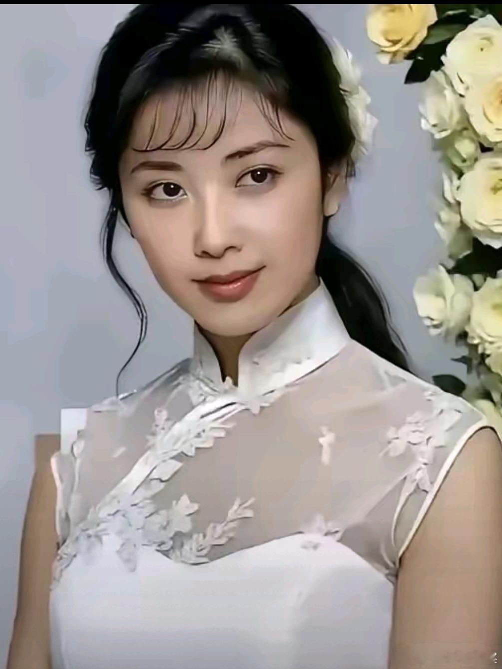 有谁知道这个是谁？五官精致甜美，气质优雅，珠圆玉润，令人惊艳的美，这种天然的美秒