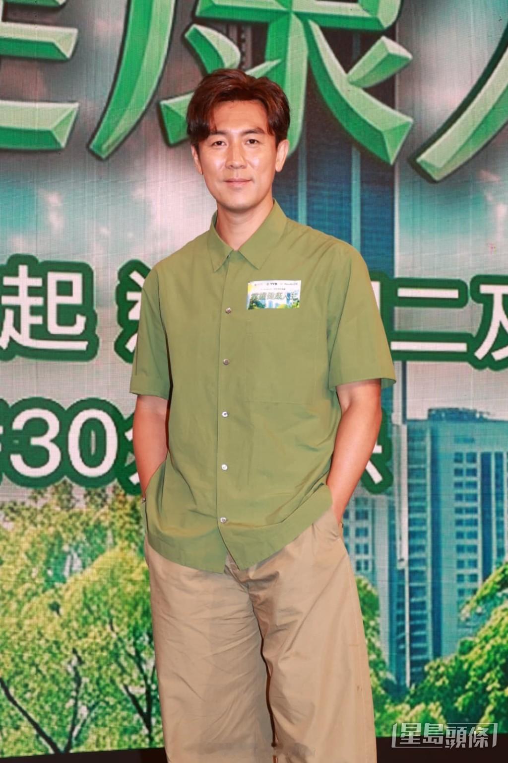 星岛：谭俊彦现身节目活动，解释狄龙拍戏显老为角色造型，谈及陈晓华朱敏瀚分手直言无